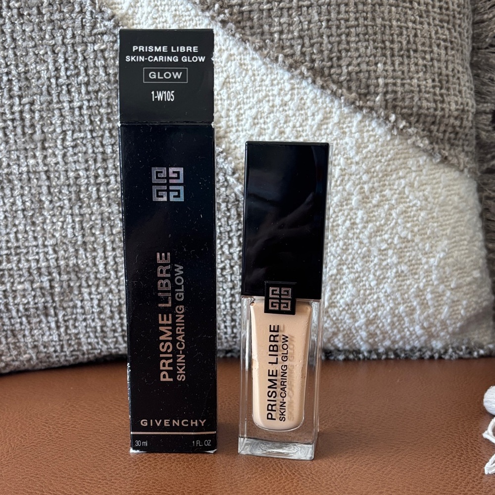 Givenchy Prisme Libre Skin-Caring Glow Serum Foundation, 1W 105, NWT, France
